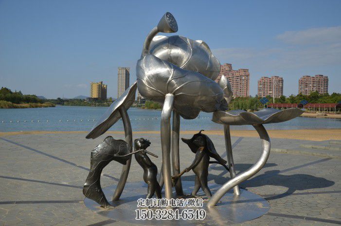 莲蓬嬉戏雕塑,城市植物景观雕塑,不锈钢镜面效果 莲蓬嬉戏雕塑,城市植物景观雕塑,不锈钢镜面效果